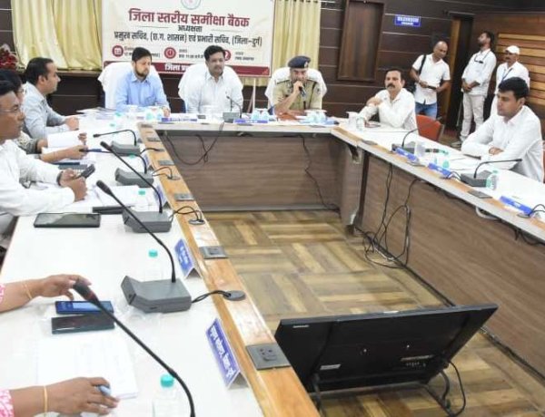 अधिकारी-कर्मचारी अनुशासित और संकल्पित होकर विकसित छत्तीसगढ़ के लिए करें काम: प्रभारी सचिव बोरा