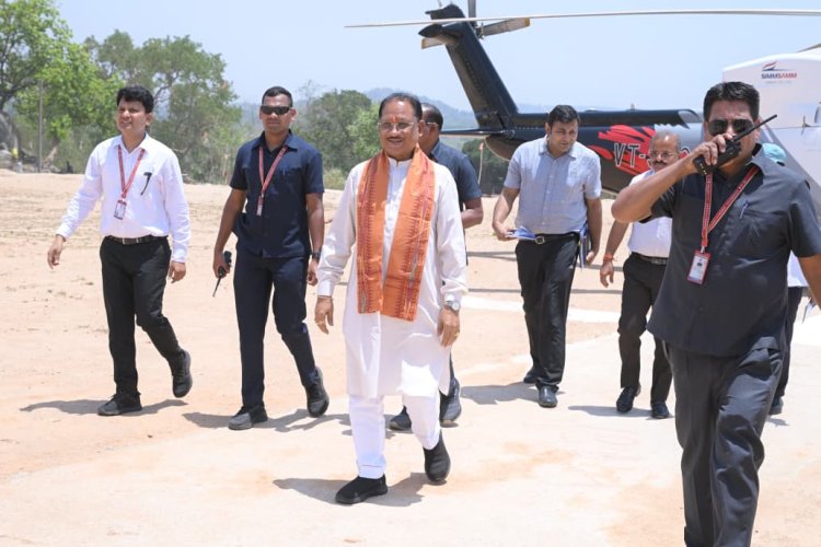सुशासन तिहार ब्रेकिंग : पत्थलगांव के सुदूर वनांचल ग्राम चंदागढ़ में उतरा सीएम साय का उड़नखटोला
