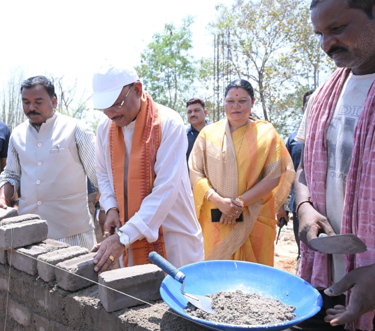 जब सीएम ने तुरंत वाहन रुकवाया...अनुसुइया के सपनों के महल में किया श्रमदान, ग्रामीणों के मन में बस गए विष्णुदेव