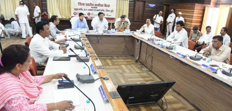 अधिकारी-कर्मचारी अनुशासित और संकल्पित होकर विकसित छत्तीसगढ़ के लिए करें काम: प्रभारी सचिव बोरा