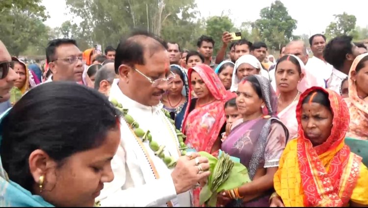Breaking : सूरजपुर के रामपुर पहुंचे मुख्यमंत्री विष्णुदेव साय,फिर दिखी सीएम की सादगी