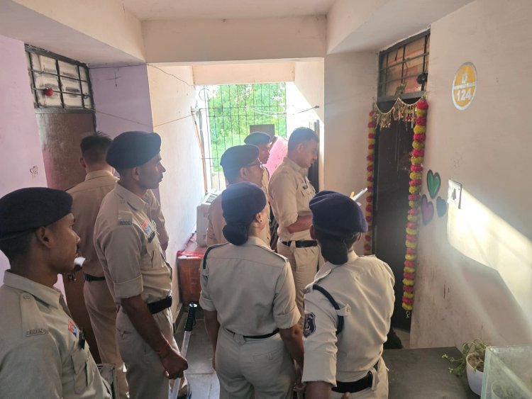 रायपुर के इस कॉलोनी में पुलिस की दबिश से मचा हड़कंप,138 मकानों की जांच,मिली चोरी की बाइक