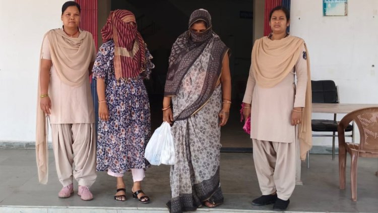 शराब पिलाकर बनाया अश्लील वीडियो, फिर 3 लाख की ब्लैकमेलिंग; सूरजपुर में दो महिलाएं गिरफ्तार