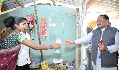 जब मुख्यमंत्री रुके एक छोटी-सी किराना दुकान पर... और सामने थी बदलाव की बड़ी कहानी