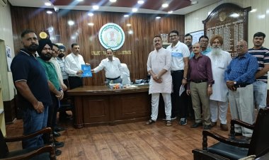 CAIT छत्तीसगढ़ ने व्यापारिक संगठनों के प्रतिनिधियों के साथ पेट्रोल-डीजल आपूर्ति को लेकर कलेक्टर को सौंपा ज्ञापन