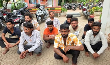 टिकरापारा में पुलिस का एक्शन, 9 नशेड़ी, चाकूबाज और अड्डेबाजों पर शिकंजा