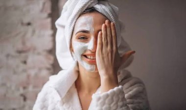 बेदाग और ग्लोइंग स्किन के लिए फॉलो करें ये सही स्किनकेयर रूटीन; चेहरा देखकर लोग पूछेंगे राज