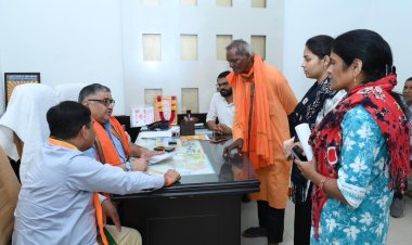 सहयोग केंद्र में मंत्री राजेश अग्रवाल ने 125 से अधिक कार्यकर्ताओं से किया संवाद, समस्याओं का त्वरित निराकरण करने दिए निर्देश