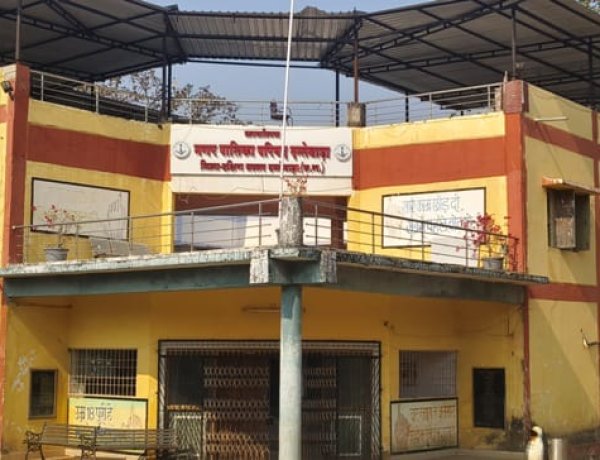बिना टेंडर 11 माह से नगर पालिका में श्रमिकों से करवाया जा रहा सफाई कार्य