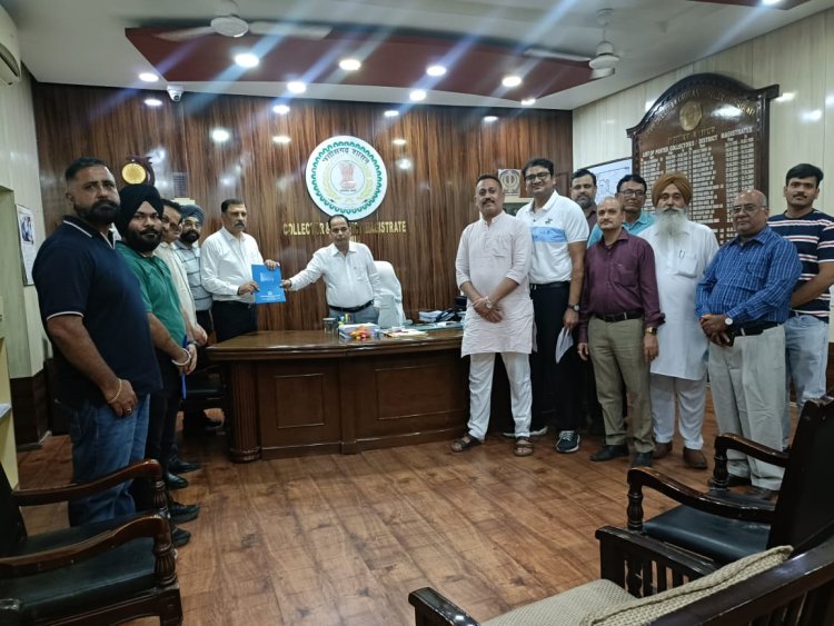 CAIT छत्तीसगढ़ ने व्यापारिक संगठनों के प्रतिनिधियों के साथ पेट्रोल-डीजल आपूर्ति को लेकर कलेक्टर को सौंपा ज्ञापन