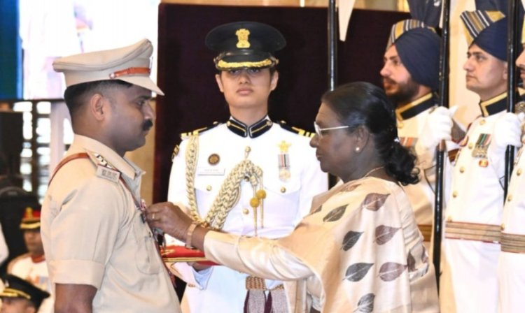 वित्त मंत्री ओपी चौधरी ने शौर्य चक्र से सम्मानित छत्तीसगढ़ पुलिस के जांबाज अधिकारियों को दी बधाई
