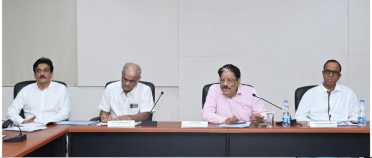 अब नीति आयोग तैयार करेगा प्लम्बर, कारपेंटर और गार्डनर : मोबाइल और इसकी बढ़ती लत से निपटने विशेष कार्ययोजना