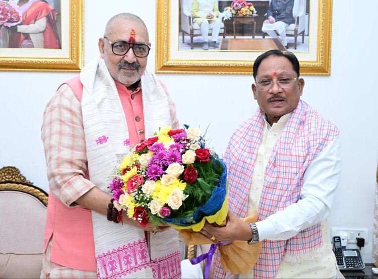 केंद्रीय मंत्री गिरिराज सिंह पहुंचे मुख्यमंत्री निवास,सीएम साय ने कहा-केंद्र और राज्य के समन्वय से विकास को मिलेगी नई गति