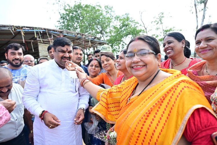 मंत्री गजेंद्र यादव ने जन्मदिवस पर मंदिरों में की पूजा-अर्चना, गौसेवा कर लिया आशीर्वाद