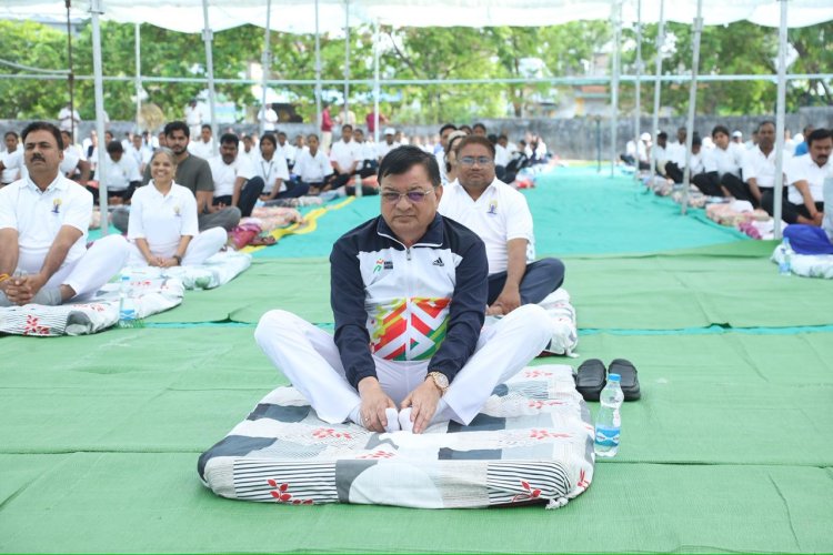 योग से शारीरिक व मानसिक विकास होता है, इसे जीवन में अपनाएं : मंत्री लखनलाल देवांगन