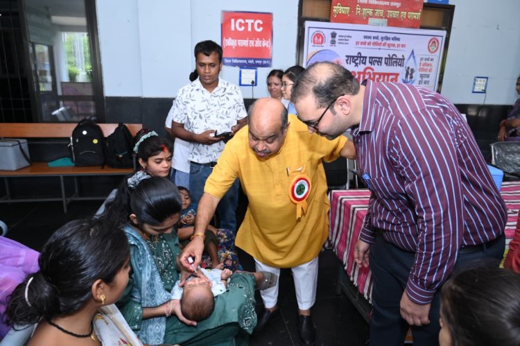 राष्ट्रीय पल्स पोलियो अभियान का शुभारंभ, विधायक पुरन्दर मिश्रा ने नन्हे बच्चों को पिलाई पोलियो की दो बूंद 
