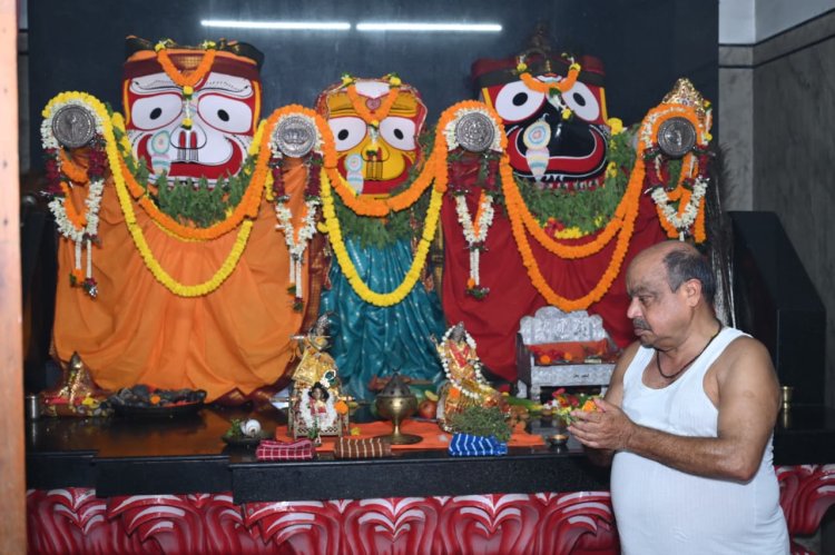 विधायक पुरन्दर मिश्रा ने श्रद्धालुओं के साथ की भगवान जगन्नाथ की पूजा-अर्चना, 108 कलशों से हुआ दिव्य महाअभिषेक