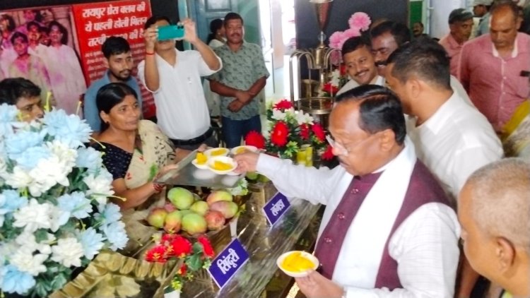 आमों से महका प्रेस क्लब : पना और कुल्फी ने बढ़ाया स्वाद,कृषि मंत्री बोले- "हर किसी का खास है आम"