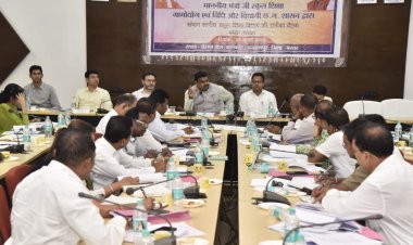 मंत्री गजेंद्र यादव ने की समीक्षा : बस्तर संभाग की शिक्षा व्यवस्था की गुणवत्ता सुधारने और योजनाओं के प्रभावी क्रियान्वयन पर जोर