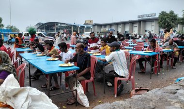 मूसलाधार बारिश भी नहीं रोक सकी आस्था का सैलाब, 6 हजार से अधिक श्रद्धालुओं ने ग्रहण किया महाप्रसाद, कुबेर राठी ने कहा-करने वाले बजरंगबली,मैं तो सिर्फ निमित्त हूं