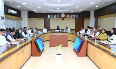 साय कैबिनेट के 11 बड़े फैसले: निजी विश्वविद्यालयों से लेकर Ease of Doing Business तक अहम निर्णय, बस्तर फाइटर्स नियमों में भी संशोधन