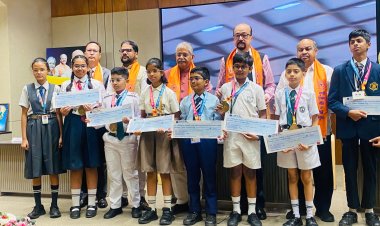 राष्ट्रीय उत्कृष्टता सम्मान समारोह में शामिल हुए विधायक पुरन्दर मिश्रा, राज्यपाल रमेन डेका ने मेधावी विद्यार्थियों का किया सम्मान 
