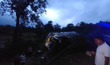 दंतेवाड़ा में अनियंत्रित होकर पलटी यात्री बस, 10 से अधिक घायल; जवानों ने चलाया रेस्क्यू ऑपरेशन