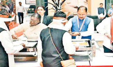 बस्तर का गौरव...राष्ट्रपति और सीएम ने भोजन परोसकर मांझी-चालकी का मान बढ़ाया