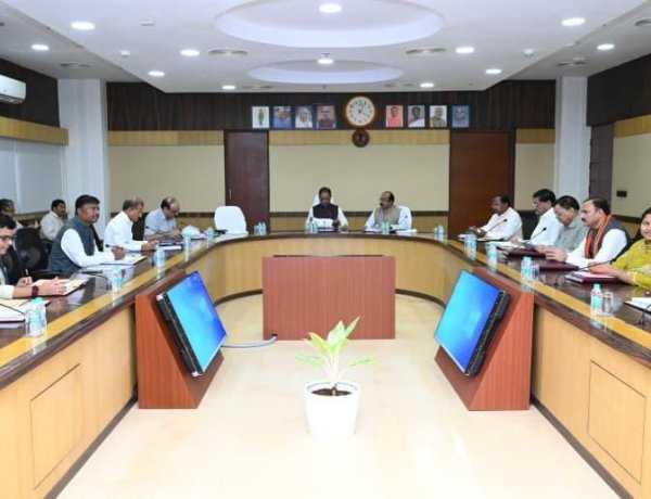 साय कैबिनेट के 11 बड़े फैसले: निजी विश्वविद्यालयों से लेकर Ease of Doing Business तक अहम निर्णय, बस्तर फाइटर्स नियमों में भी संशोधन