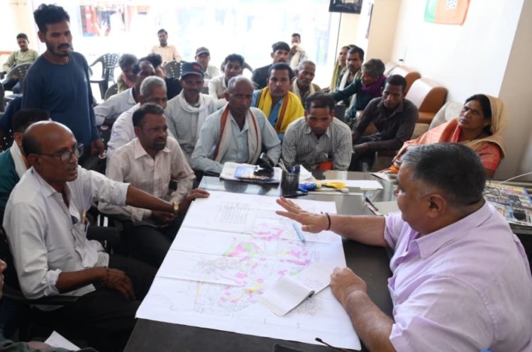 जनदर्शन में मंत्री राजेश अग्रवाल ने सुनीं ग्रामीणों की समस्याएं,त्वरित समाधान करने दिए निर्देश
