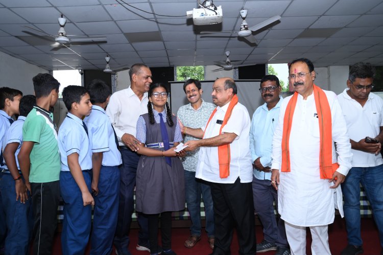 शिक्षा के महापर्व में विधायक पुरन्दर मिश्रा का प्रेरणादायी संदेश: “कलम की ताकत से ही बनेगा आत्मनिर्भर और विकसित भारत”