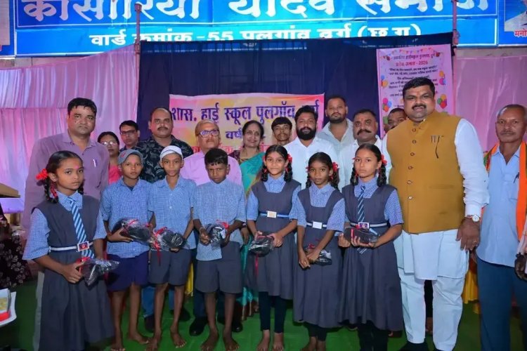 प्रवेश उत्सव में मंत्री यादव ने विद्यार्थियों के साथ किया सामूहिक मंत्रोच्चार