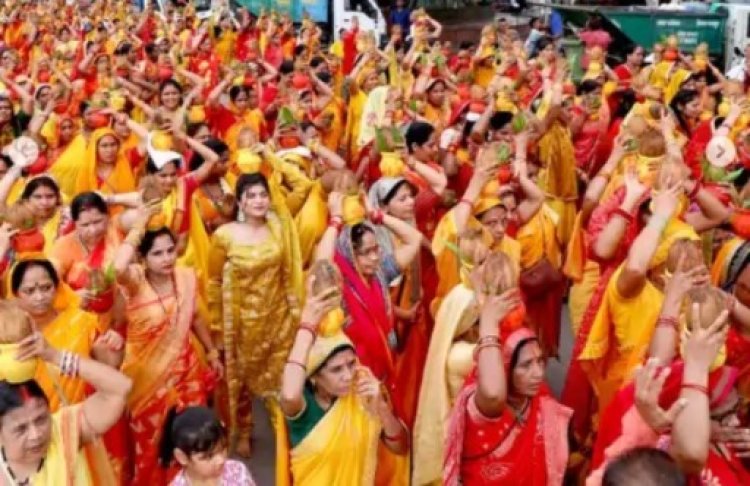 देवकीनंदन ठाकुर की कलश यात्रा में महिला श्रद्धालु बनीं चेन स्नेचरों का शिकार, 5 महिलाओं के गले से लाखों के जेवर पार
