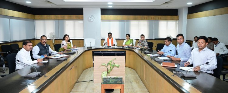 नक्सल प्रकरण वापसी के लिए हर सप्ताह होगी बैठक, शासकीय वकीलों की बनेगी टीम