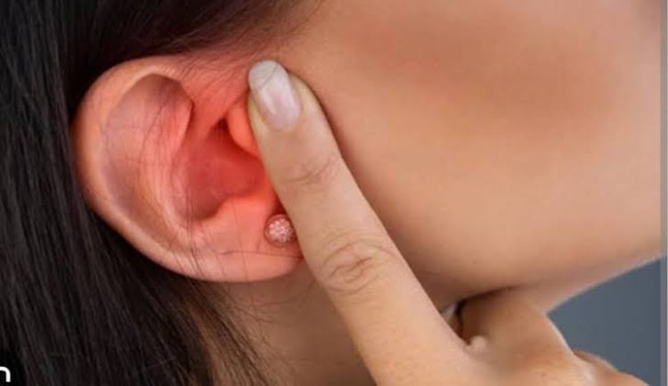 बारिश के मौसम में कान बंद होने की समस्या से हैं परेशान? राहत पाने के लिए अपनाएं ये सुरक्षित उपाय
