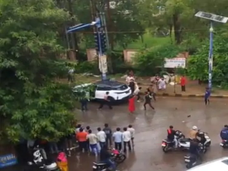 रायपुर में दिनदहाड़े कारोबारी पर हमला, कार का शीशा तोड़कर की मारपीट; सोने की चेन लूटने का आरोप