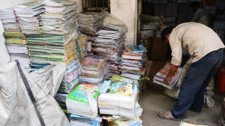 सरकारी किताबें कबाड़ी को बेचने पर प्रधान पाठक निलंबित, जिला शिक्षा अधिकारी की बड़ी कार्रवाई