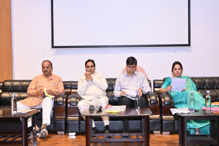 5 घंटे चली समीक्षा बैठक : राजेश मूणत बोले- रायपुर पश्चिम में अवैध निर्माण और नियम विरुद्ध काम बर्दाश्त नहीं होंगे