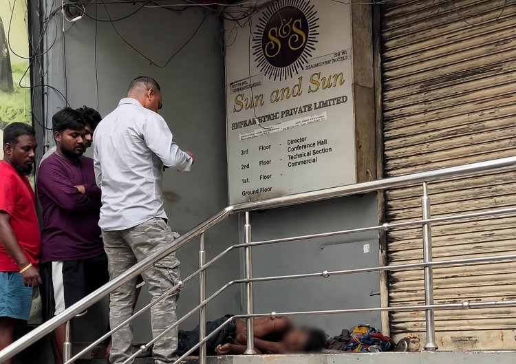 महिला थाना के पास युवक की संदिग्ध हालत में मिली लाश, सिर पर चोट के निशान; हत्या की आशंका