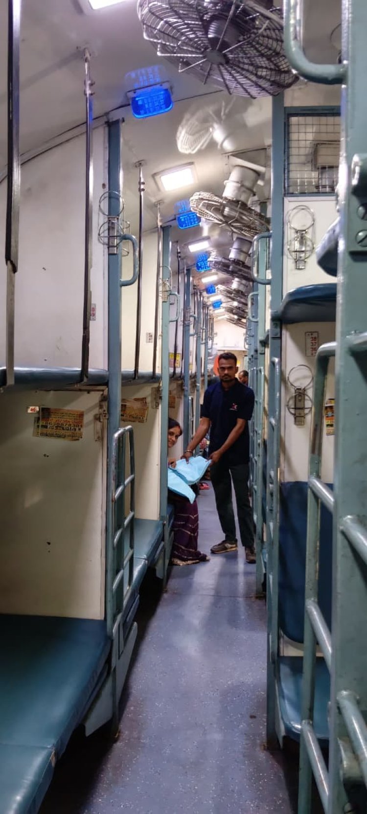 स्लीपर कोच में भी बेड रोल सुविधा : अमरकंटक एक्सप्रेस में 30 से 70 तक के पैकेज,भुगतान कर ले सकेंगे चादर-तकिया