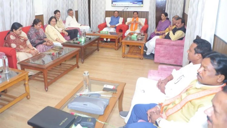सीएम ने सांसदों से की विकास पर चर्चा