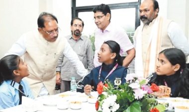 आरकेसी, डीपीएस जैसी स्कूलों में मुफ्त में पढ़ेंगे श्रमिक परिवारों के 200 बच्चे : मुख्यमंत्री विष्णुदेव साय का बड़ा तोहफा 