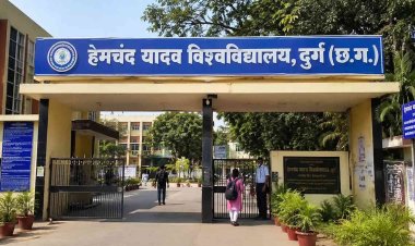 दुर्ग विवि के कुलसचिव की याचिका हाईकोर्ट ने की खारिज, पद के दुरुपयोग और वेतन राशि वसूली मामले में दर्ज है FIR