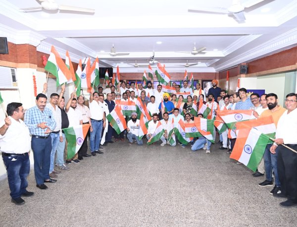 व्यापारी समाज निभाएगा राष्ट्र प्रथम का संकल्प, पूरे प्रदेश में चलेगा तिरंगा अभियान - अमर पारवानी
