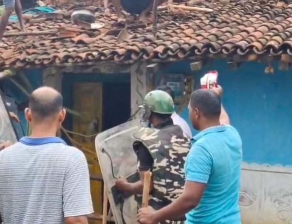 पत्नी के घर छोड़कर जाने से भड़का पति: रंजिश में पड़ोसी की हत्या, पुलिस ने आरोपी को किया गिरफ्तार