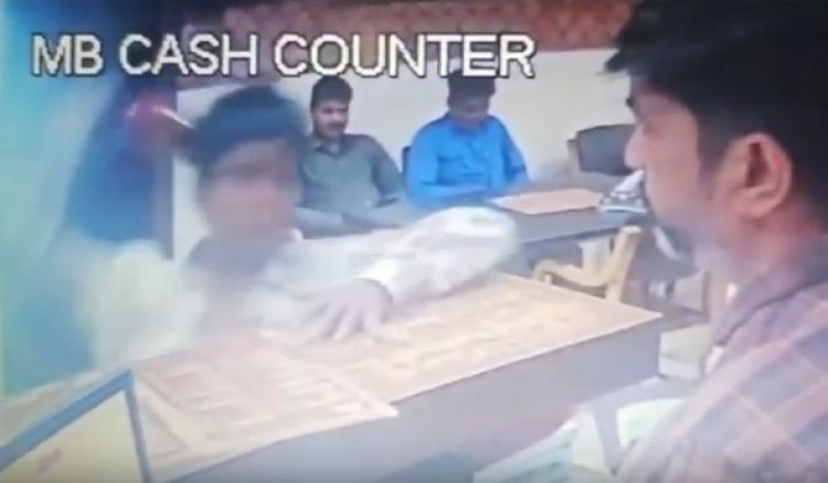 बिरयानी के पैसे मांगना पड़ा महंगा: होटल मैनेजर पर बीयर की बोतल से हमला, CCTV के आधार पर आरोपियों की तलाश