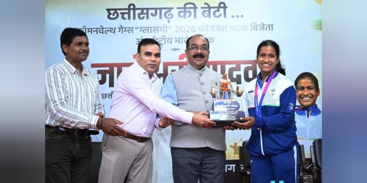 डिप्टी सीएम अरुण साव ने कॉमनवेल्थ गेम्स की सिल्वर मेडलिस्ट ज्ञानेश्वरी यादव और माता-पिता का किया सम्मान