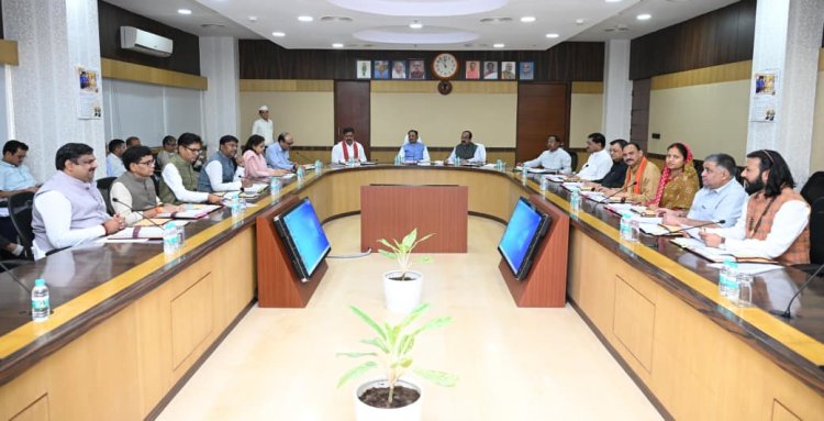 साय कैबिनेट के बड़े फैसले: 500 करोड़ का AI मिशन मंजूर, BEML प्लांट, डिजिटल PWD सिस्टम समेत 7 अहम प्रस्तावों पर लगी मुहर