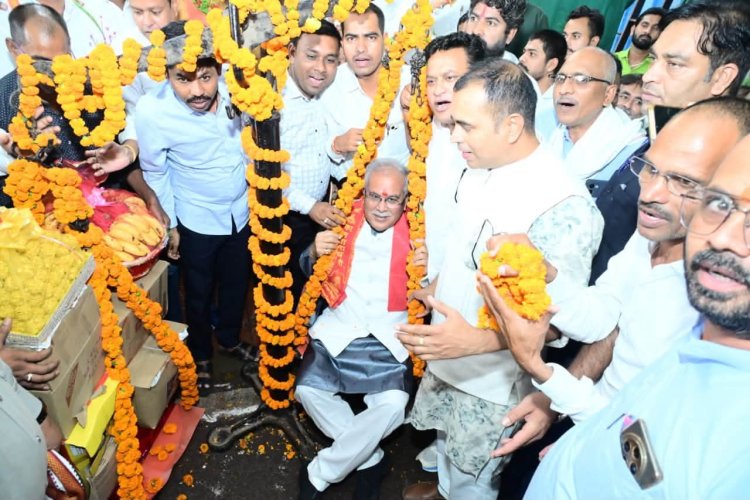 भूपेश बघेल के जन्मदिन पर उमड़ा जनसैलाब, पाटन से रायपुर तक कार्यकर्ताओं ने मनाया जश्न