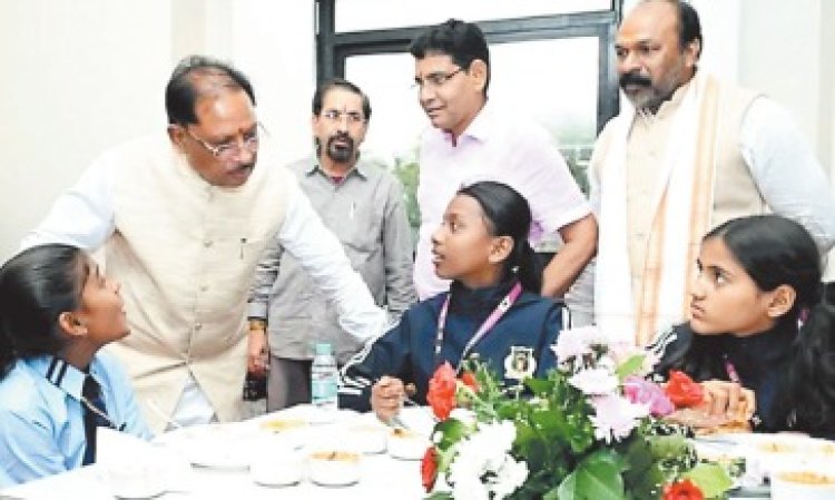 आरकेसी, डीपीएस जैसी स्कूलों में मुफ्त में पढ़ेंगे श्रमिक परिवारों के 200 बच्चे : मुख्यमंत्री विष्णुदेव साय का बड़ा तोहफा 